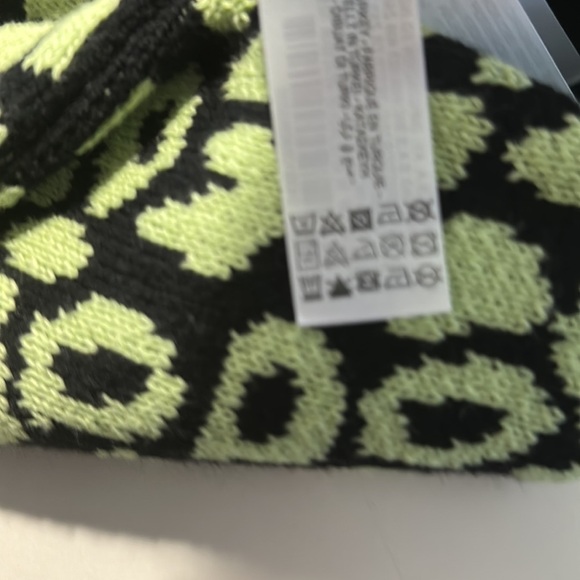 NWOT. Zara Black/Green Printed Knit Sweater. Size S. - Picture 8 of 8